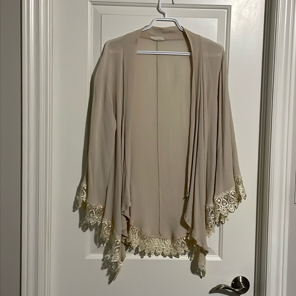 HAUTE SOCIETY Boho open cardigan with gorgeous lace trim. Size L